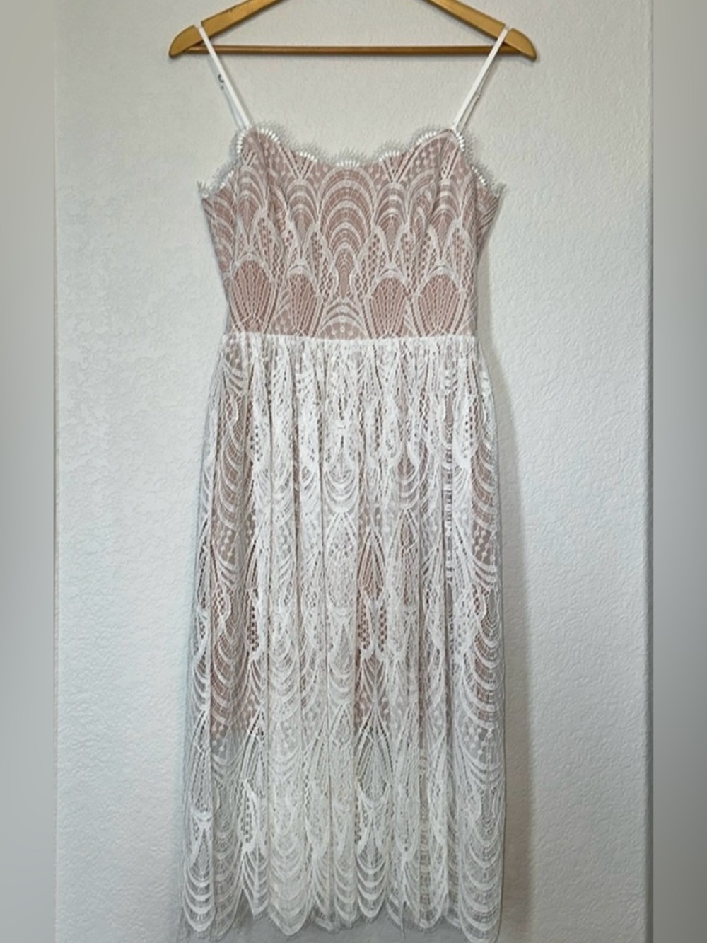 DRESS THE POPULATION White Lace Francesca Midi Dress